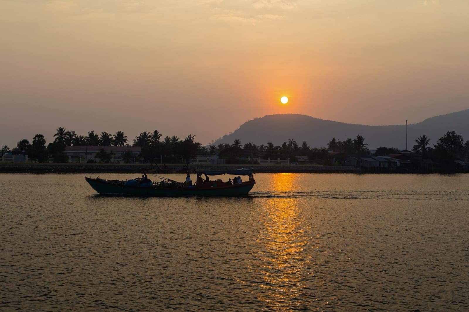 Coucher de soleil sur la rivière de Kampot