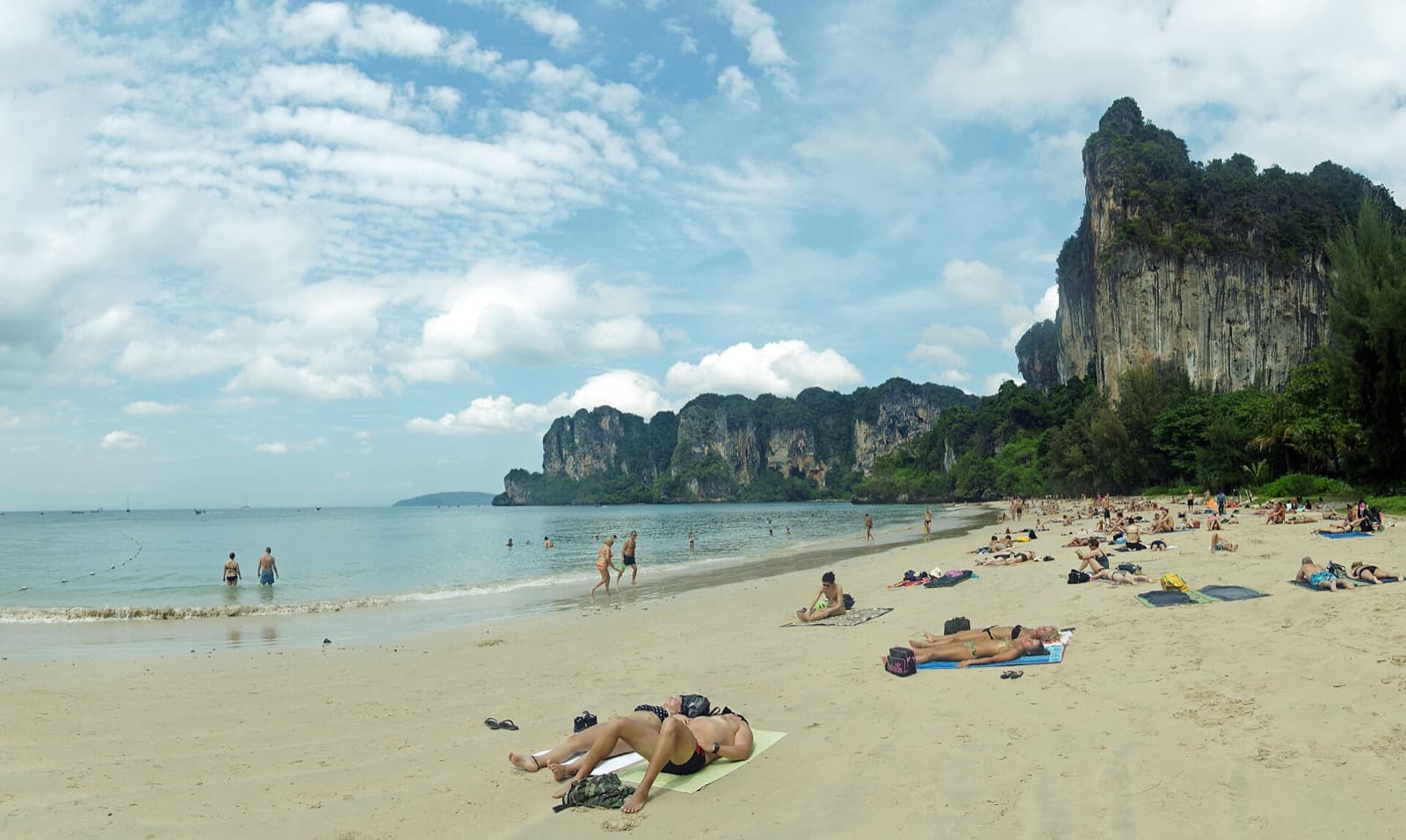 Railay Beach et ses falaises calcaires