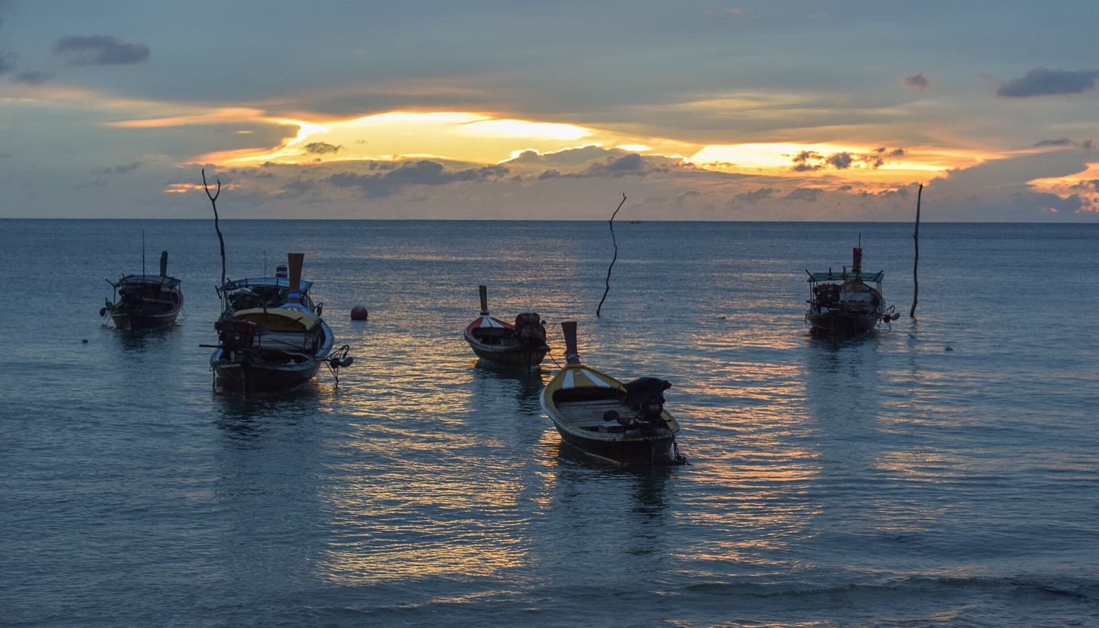 Coucher de soleil sur une plage thaïlandaise