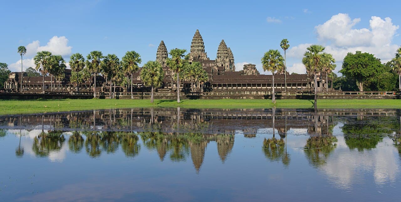 Angkor Wat et son reflet, Cambodge